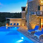 Villa Regina: Above Agni, Superb Views And Pool