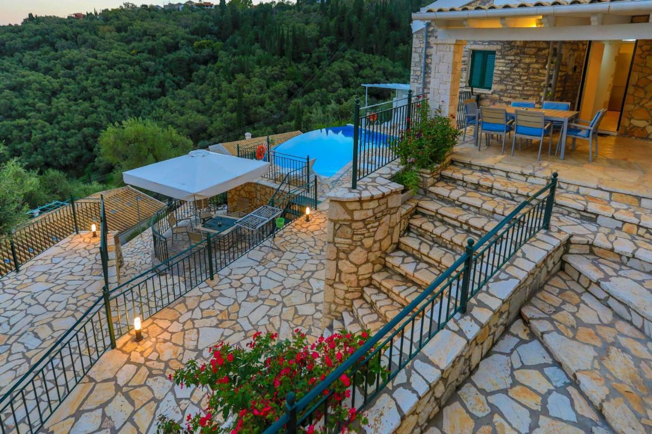 Regina: Above Agni, Superb Views And Pool Kavalleraina