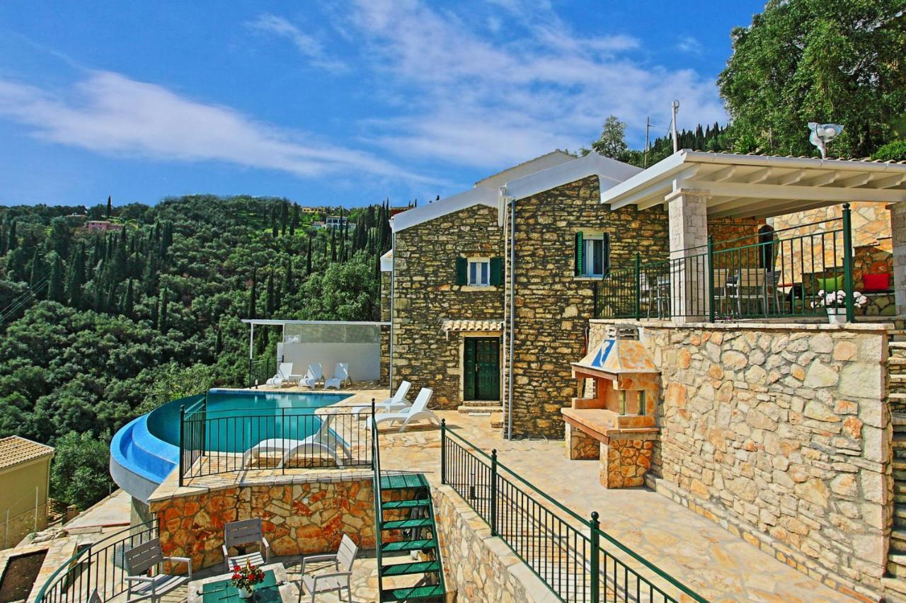 Regina: Above Agni, Superb Views And Pool *