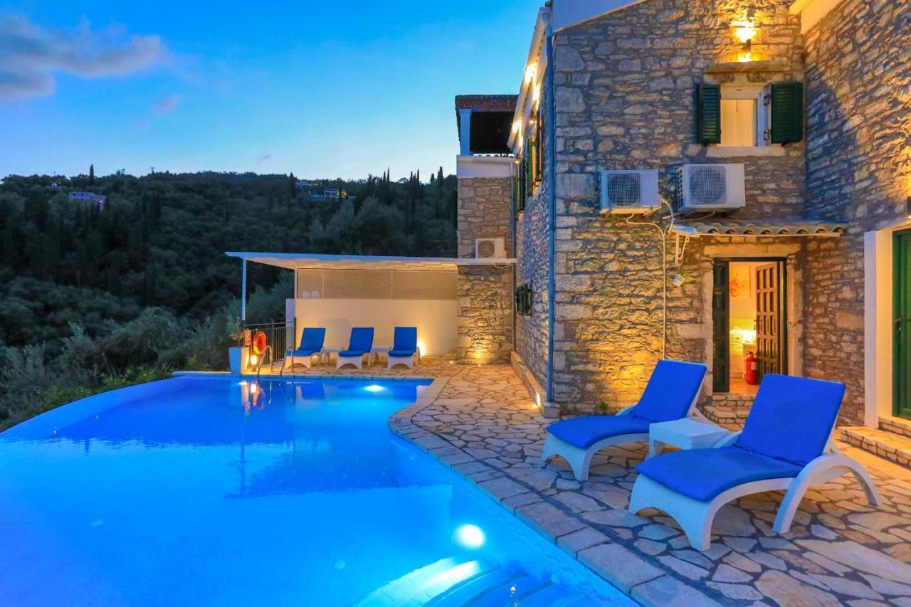 Willa Regina: Above Agni, Superb Views And Pool *