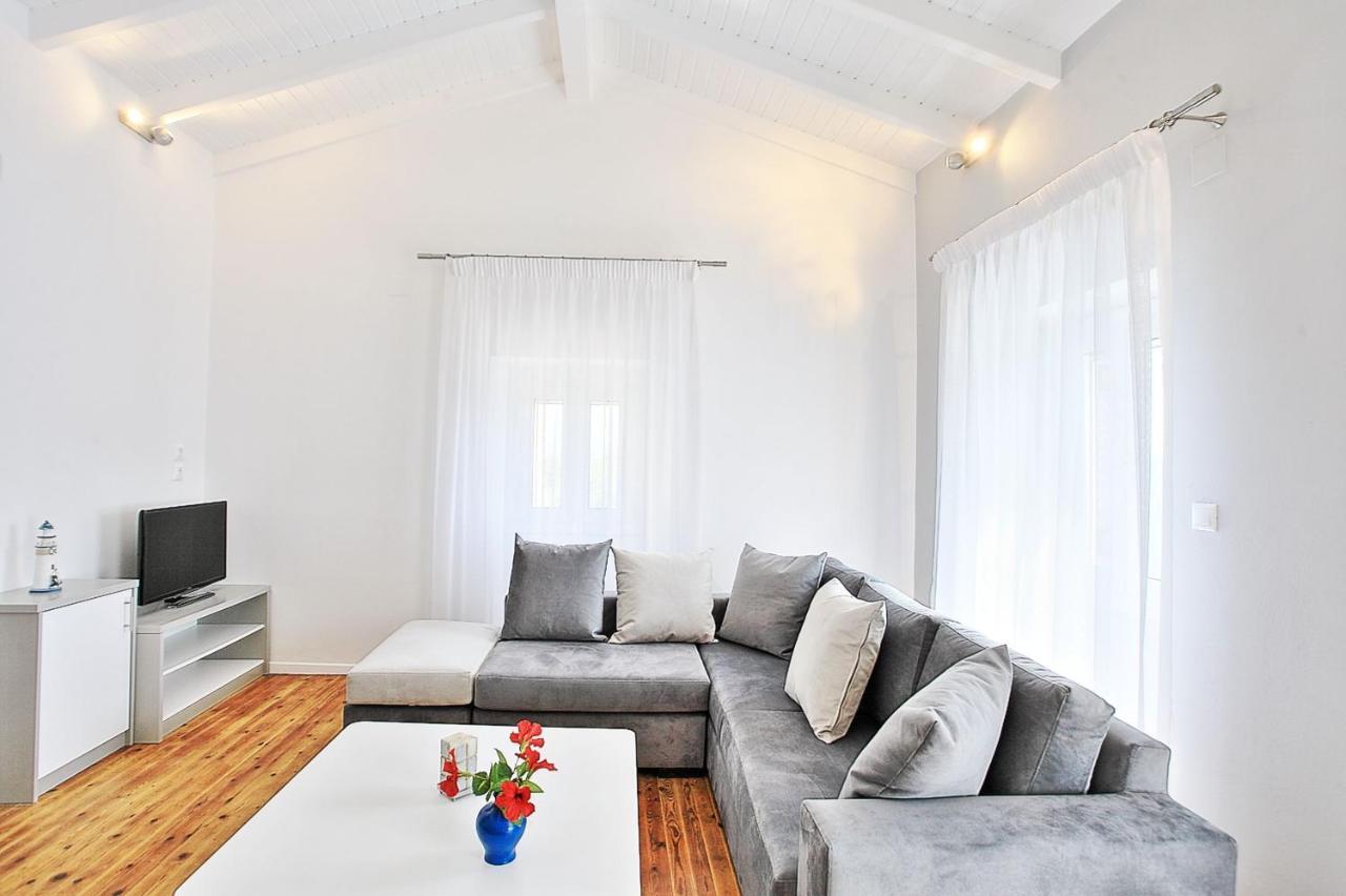 Regina: Above Agni, Superb Views And Pool Willa Kavalleraina